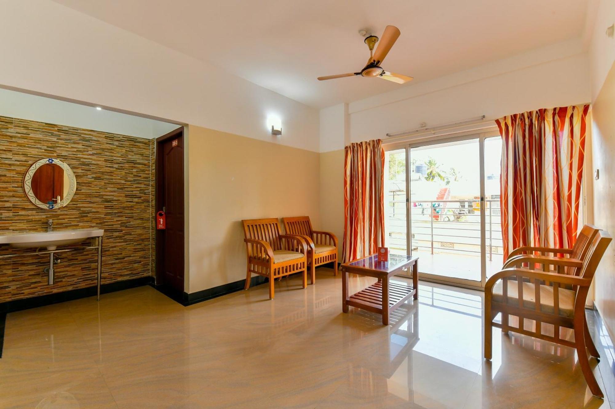Oyo Flagship Uthradam Towers Thiruvananthapuram Exterior foto