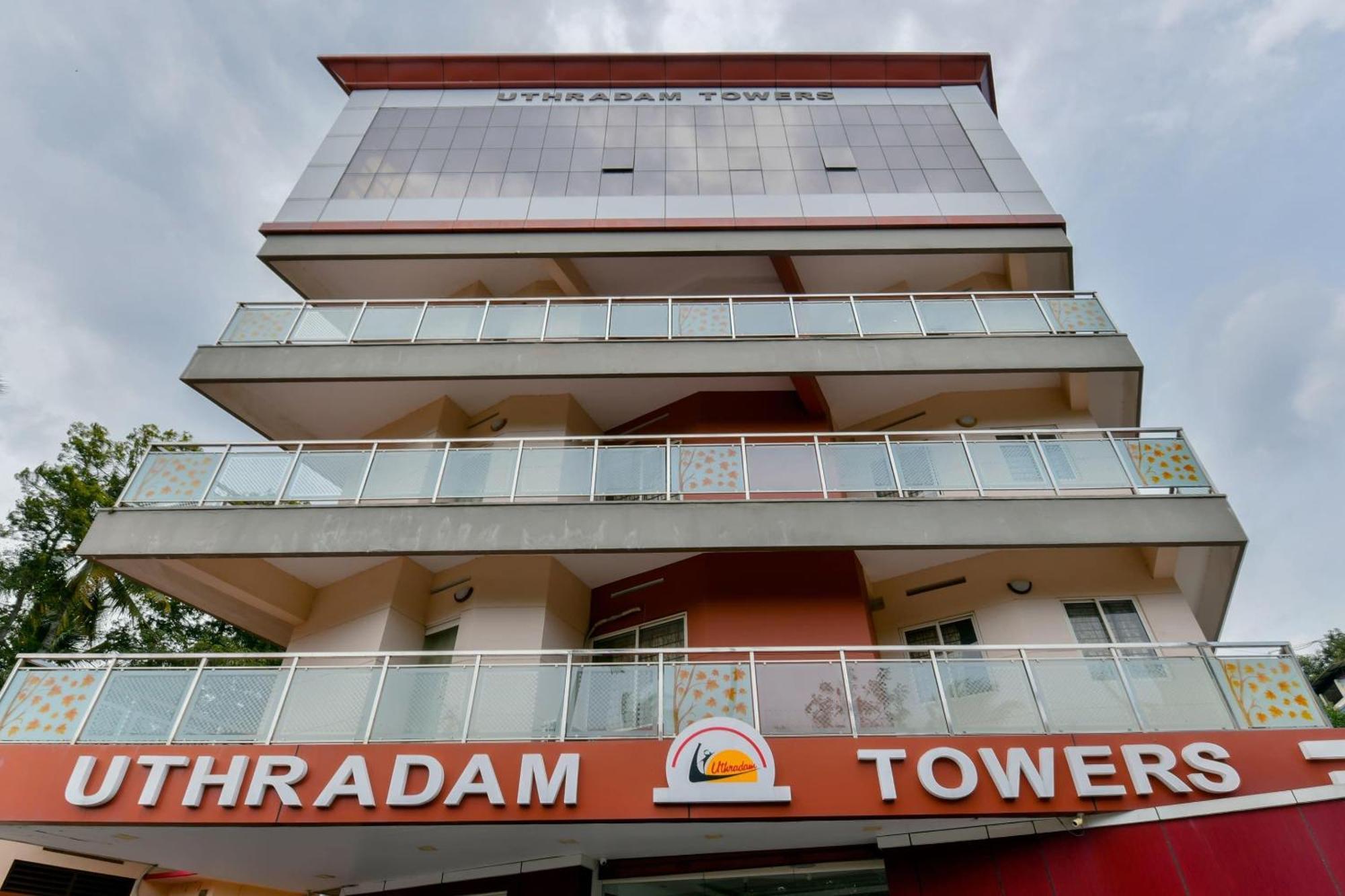 Oyo Flagship Uthradam Towers Thiruvananthapuram Exterior foto