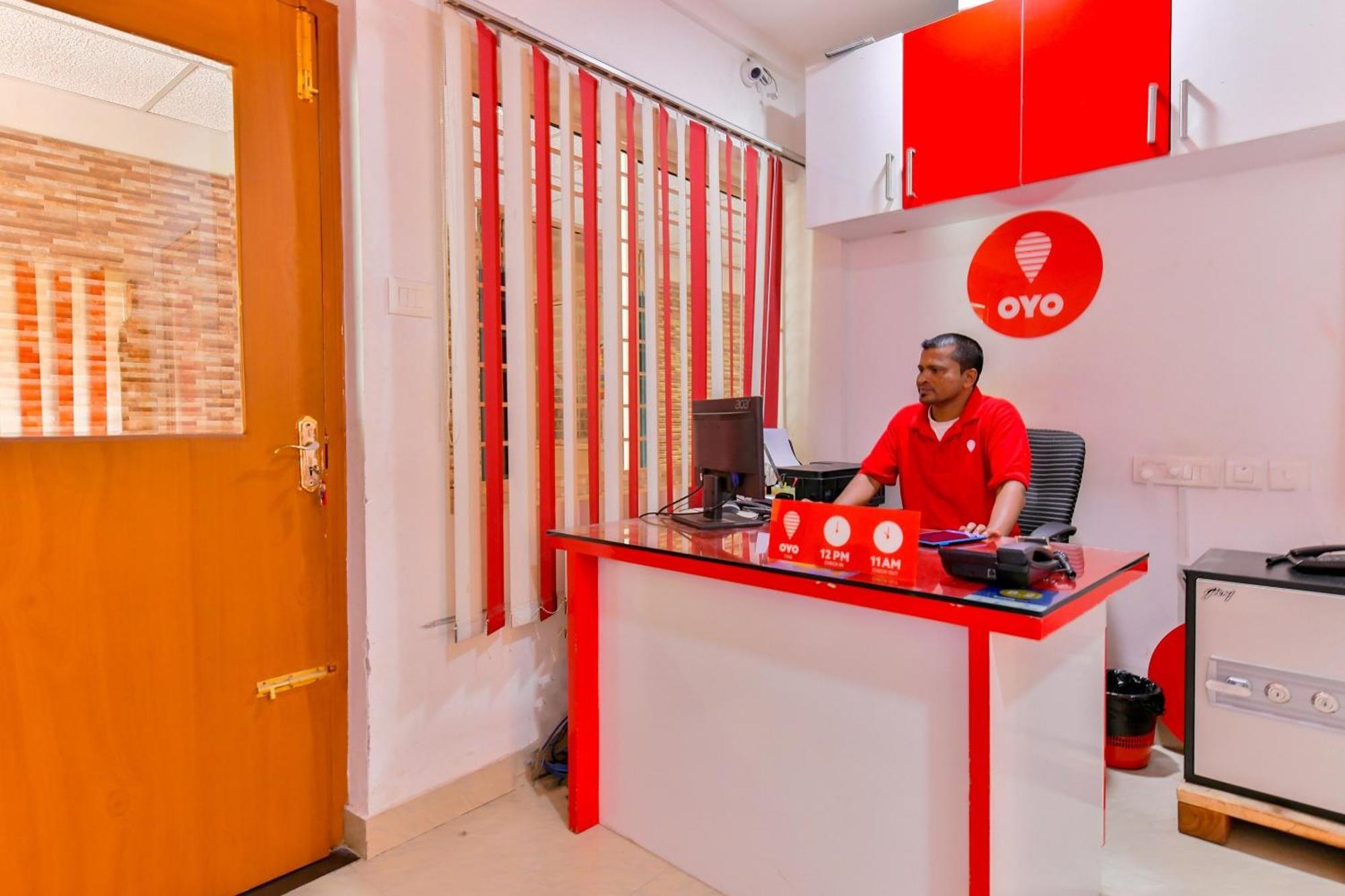 Oyo Flagship Uthradam Towers Thiruvananthapuram Exterior foto