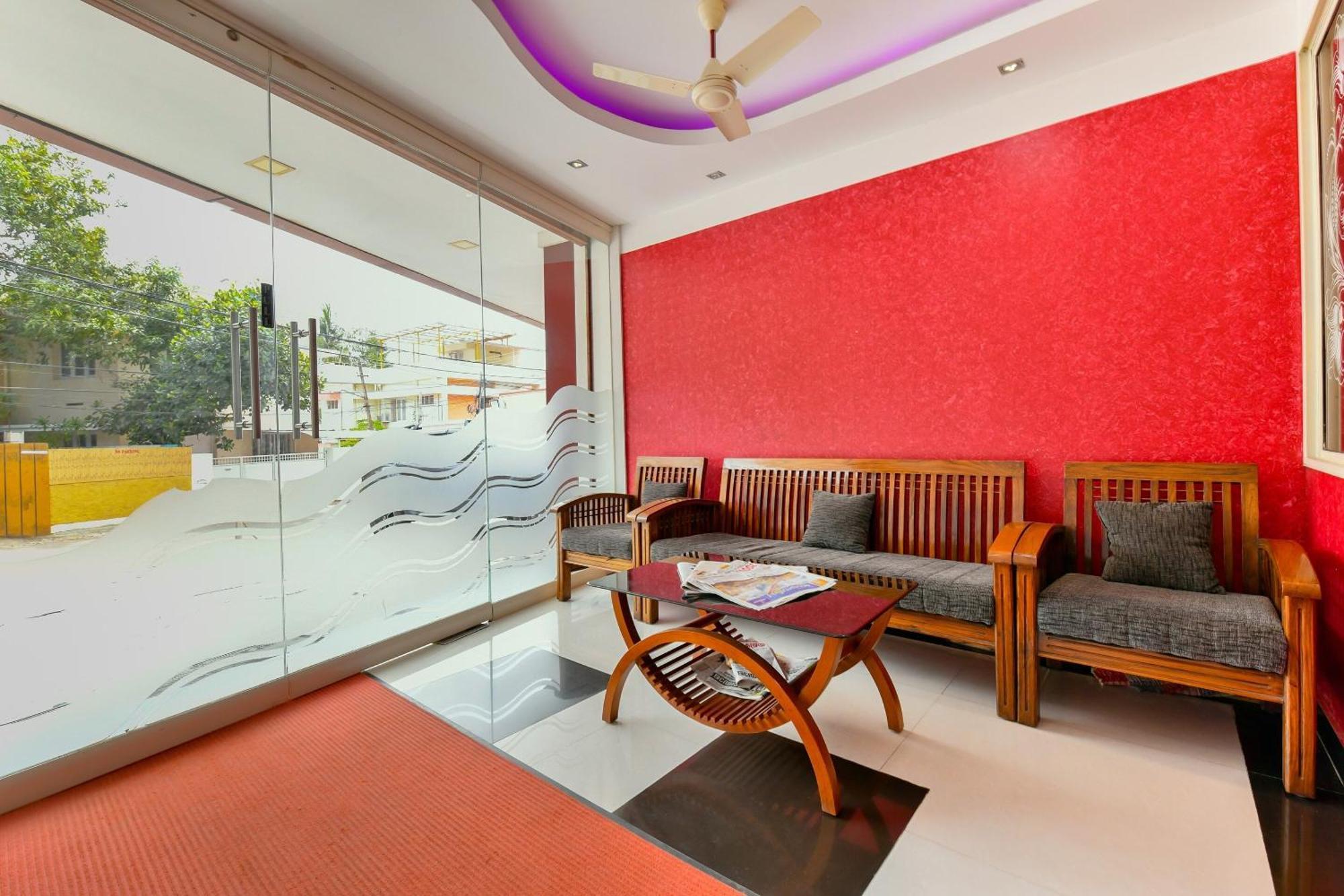 Oyo Flagship Uthradam Towers Thiruvananthapuram Exterior foto